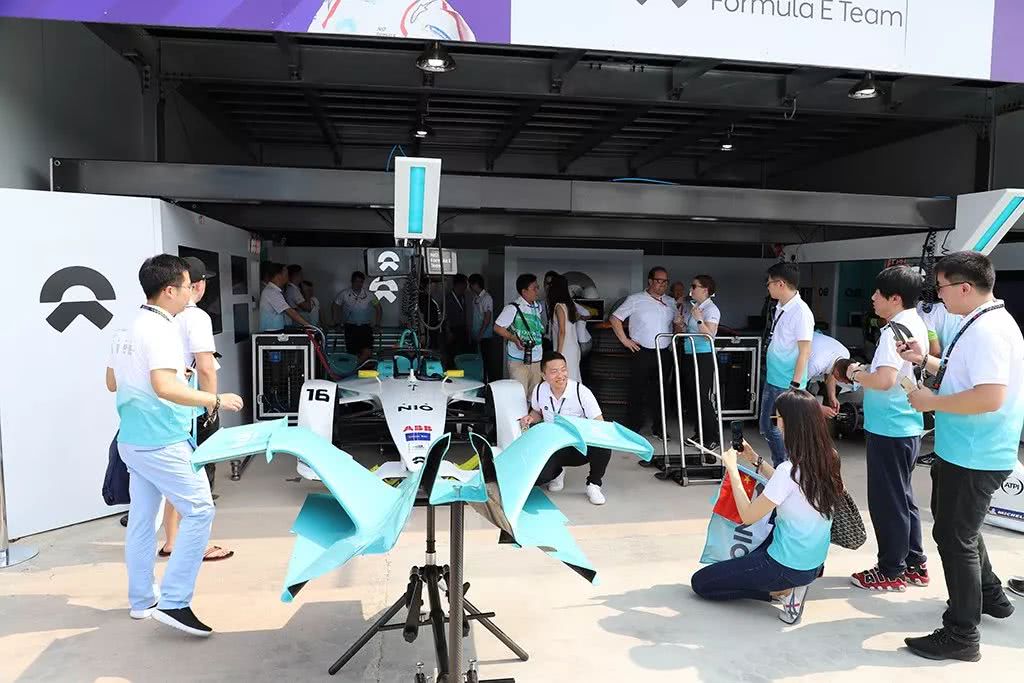 这车空间窄、没空调，只能躺着开，为啥一群男人都想开？