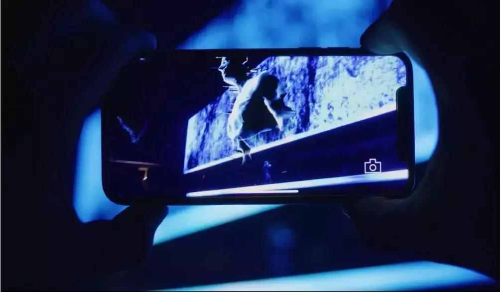 新媒体时代的沉浸式舞台设计,极简主义舞台设计