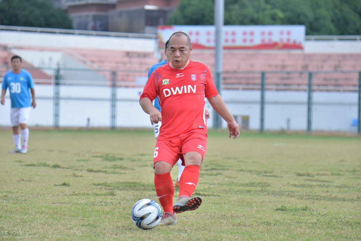 足球俱乐部缺乏职业化管理,足球俱乐部股权改革