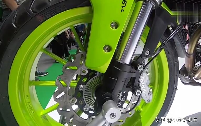 黄龙300机车,街车摩托车入门推荐黄龙300