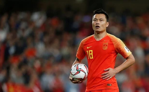 国足开启换血模式：征召海港二将众望所归，35岁郜林仍可一战