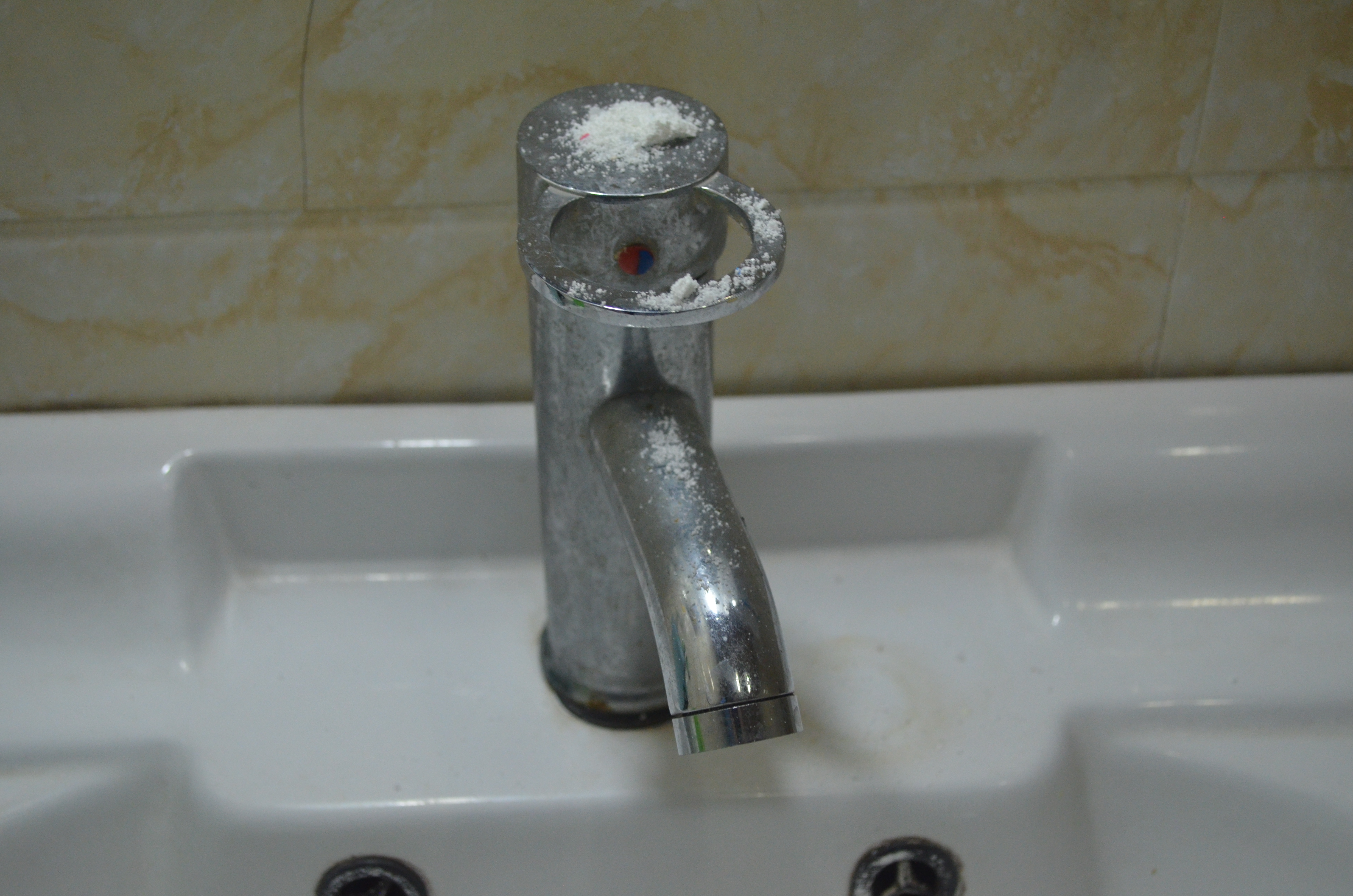 洗衣粉加盐兑水,洗衣粉加小苏打卫生间