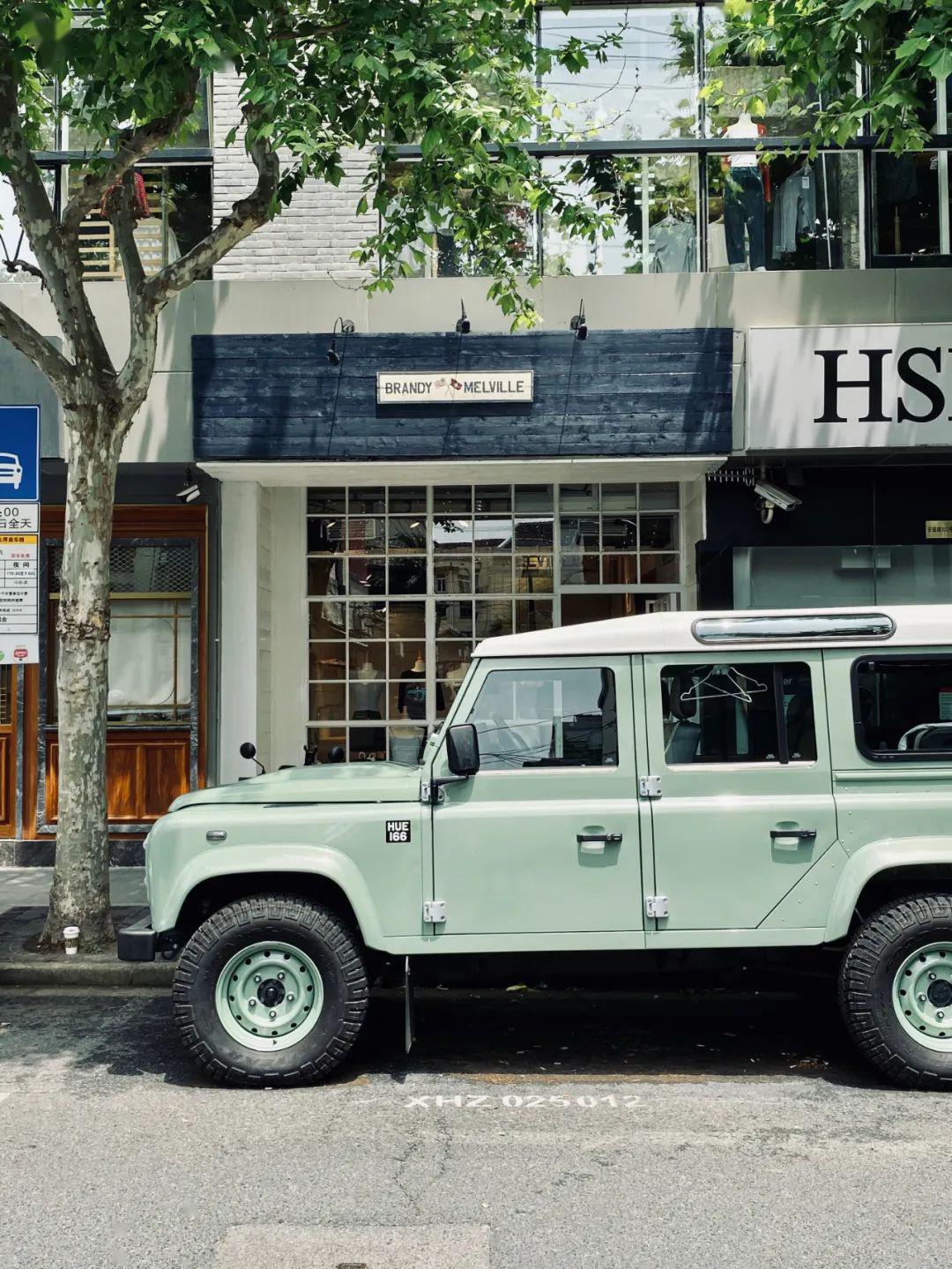 今年最时尚穿衣颜色,当下流行的男士穿衣风格