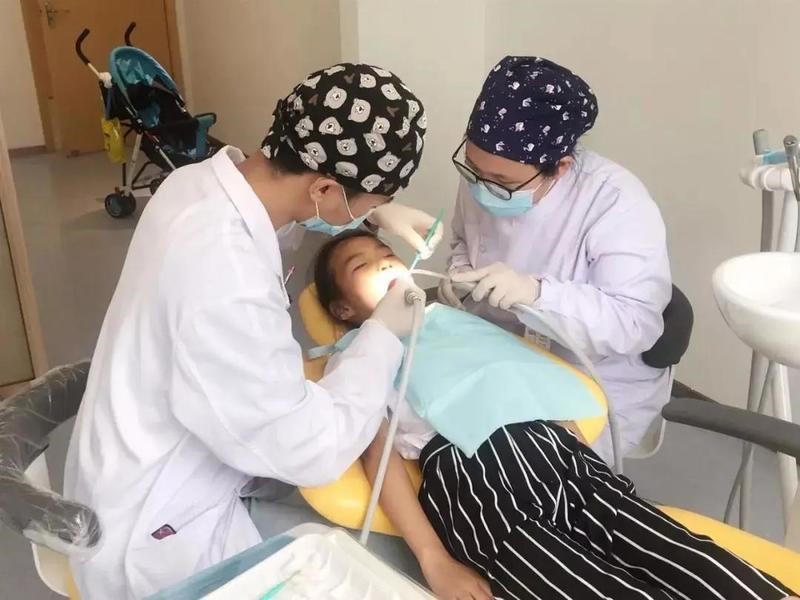 牙疼去医院一般怎么治疗,牙疼到半边脸痛去医院花多少钱