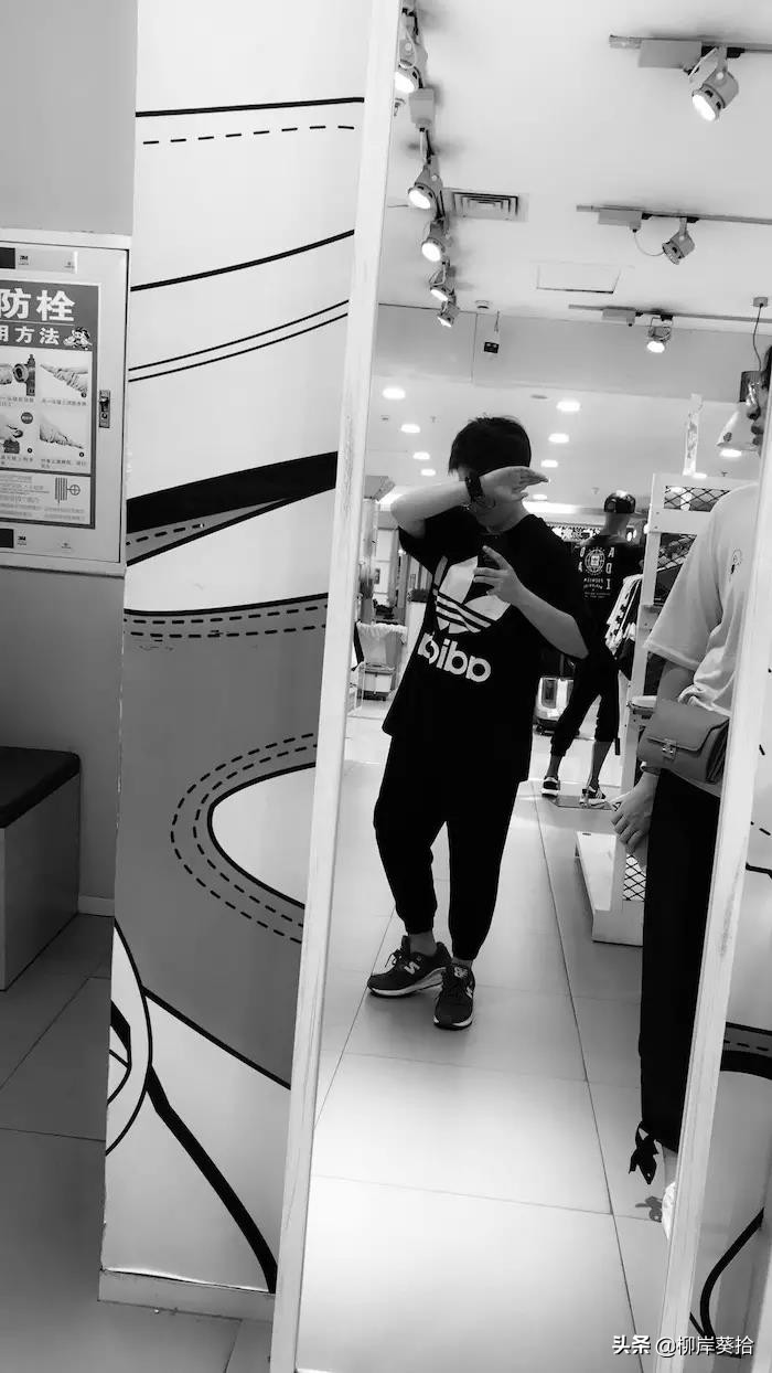 一个柳岸葵拾，串联着L君与小青青的爱与恨，情与怨