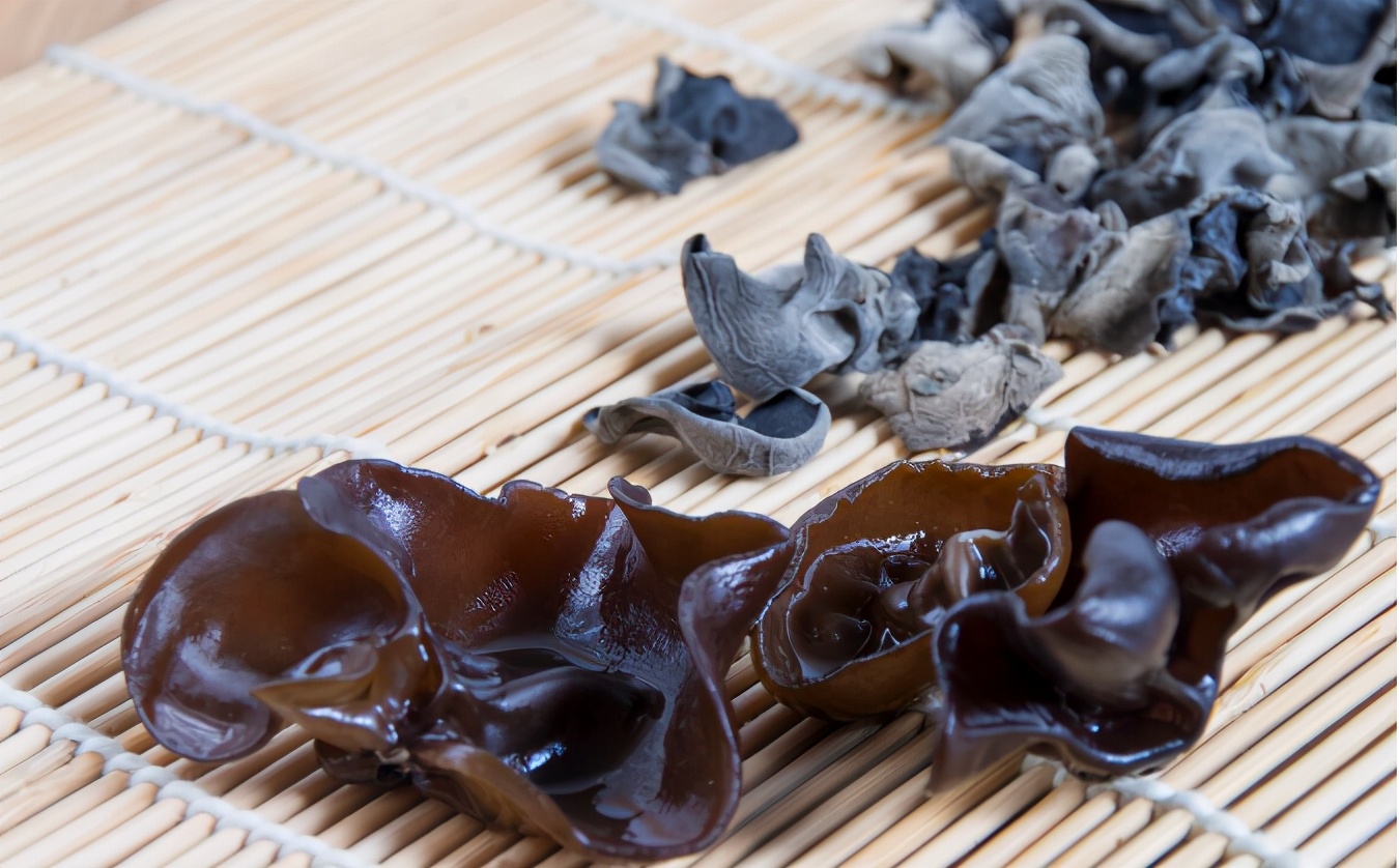 60岁退休厨师告诉我,木耳不要扔冰箱,当心“致病”,快告知家人