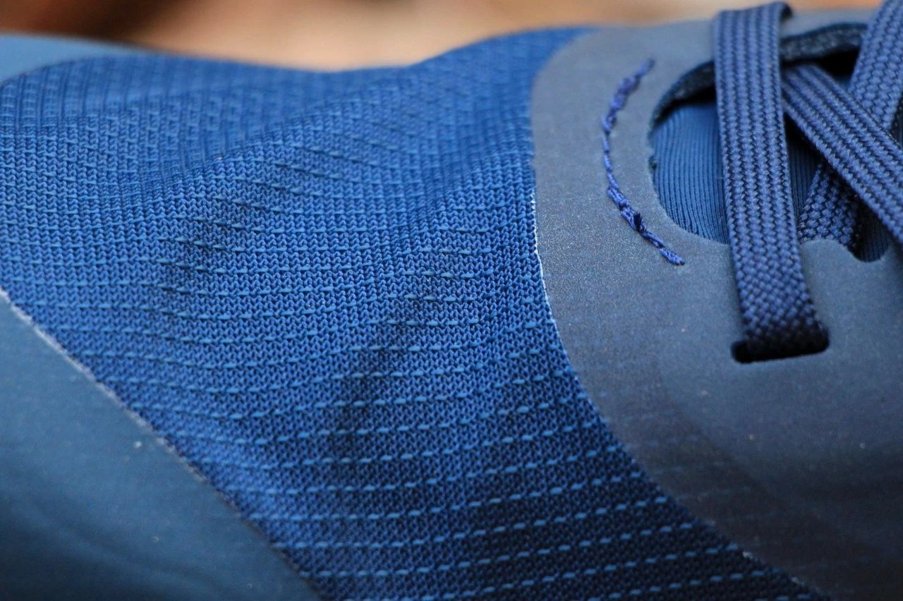 公认脚感最好的户外鞋始祖鸟,始祖鸟越野跑鞋高帮灰色