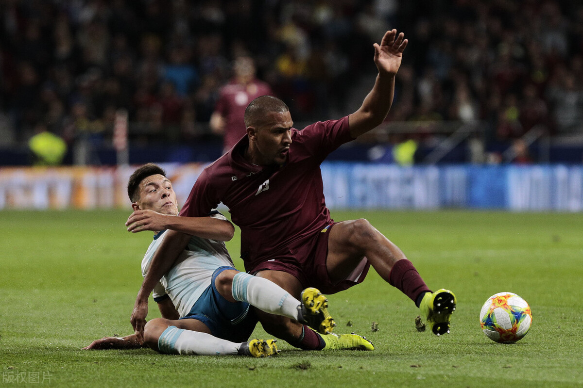 哥伦比亚4比5进球视频,哥伦比亚4-2乌拉圭有红牌吗