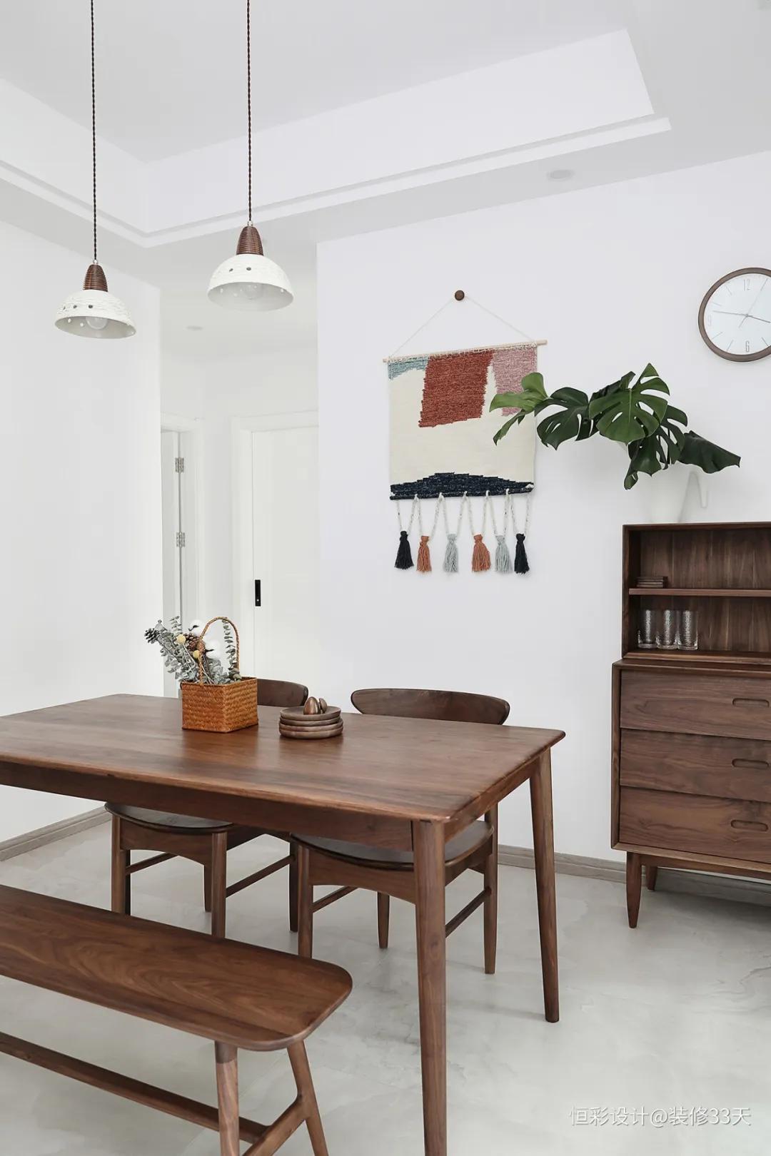 明清家具在现代家庭摆放,原木色古代家具摆放