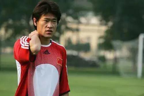 致敬老将!38岁前国脚成球队大腿,带队冲超,妻子是朝鲜族空姐