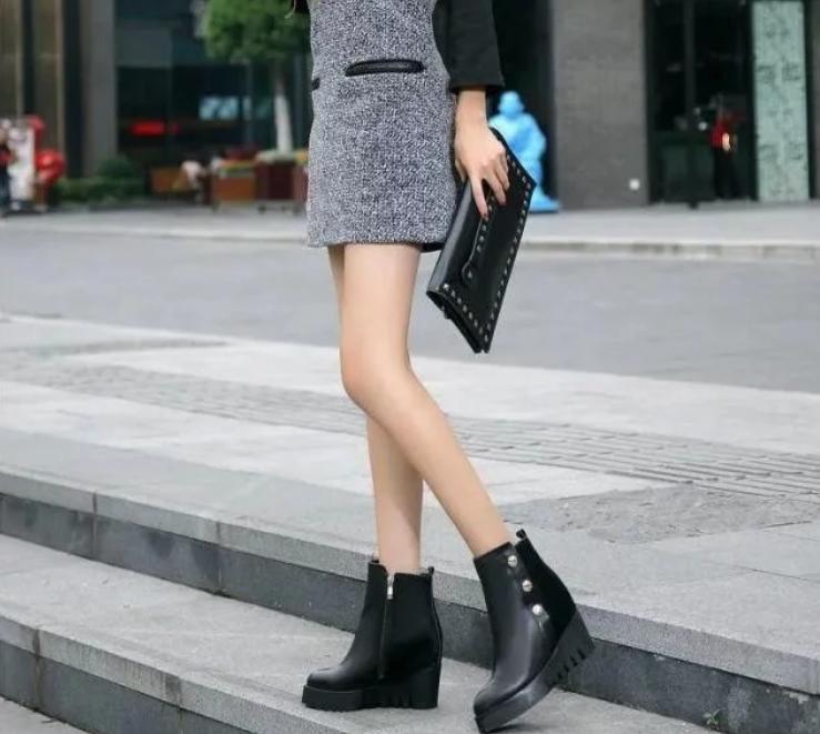 露脚踝和不露脚踝哪个显腿细,怎么穿显脚踝细