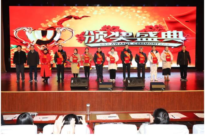 感动校园十大教师颁奖晚会流程,感动校园十佳教师先进事迹