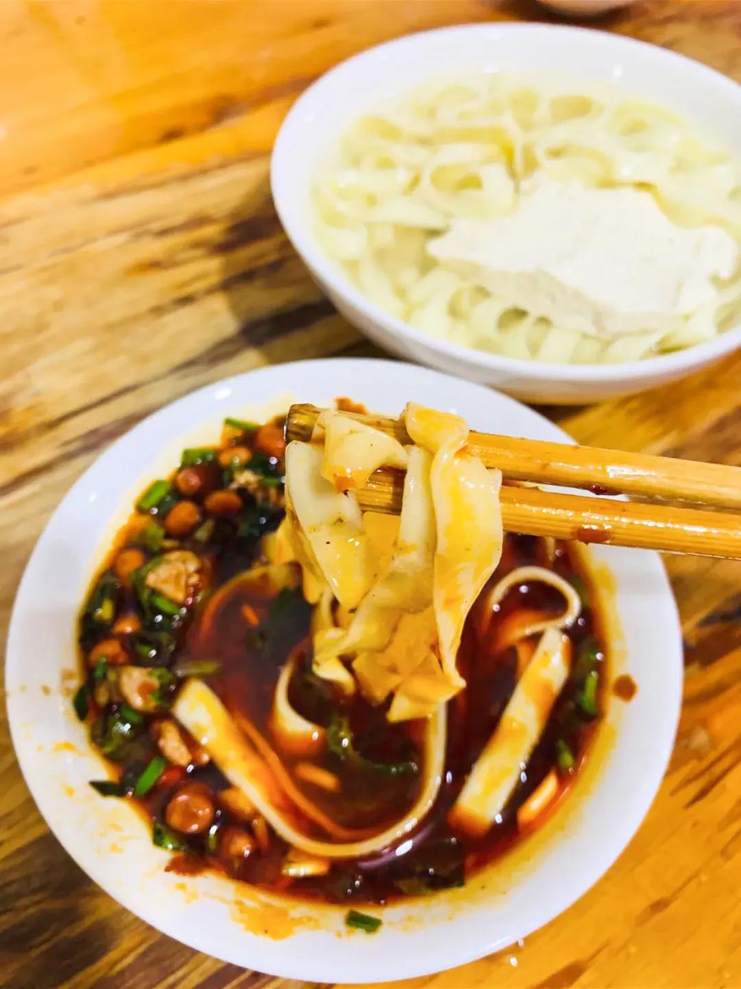 西南大吃省里的嗦粉冠军，这座吃货宜居城市值得关注