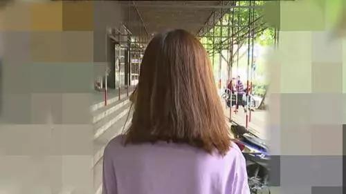 小伙花1500元烫了个平头！涉事理发店曾被曝“女员工说话暧昧”，美容师私拿客户手机充会员卡