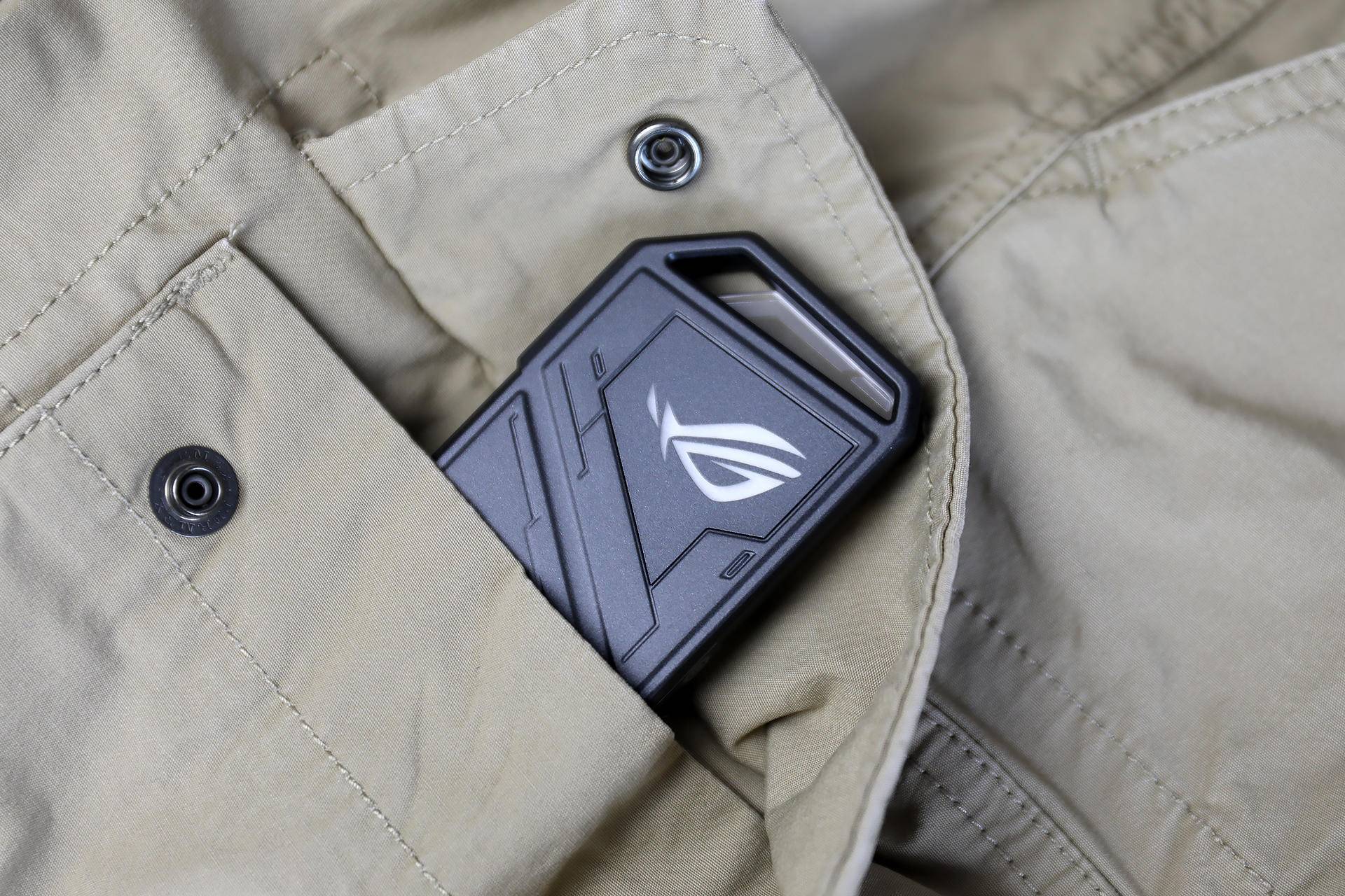 既要高速也要炫酷，ROGSTRIXARION固态硬盘盒评测