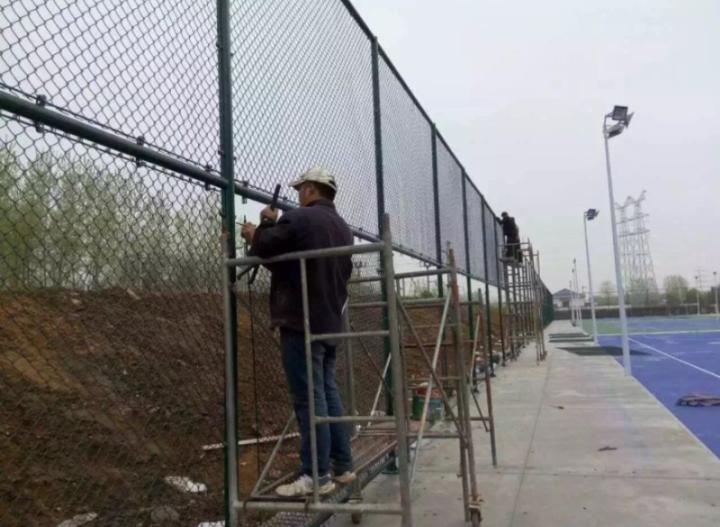 小型足球场投资预算,私人500平米足球场造价