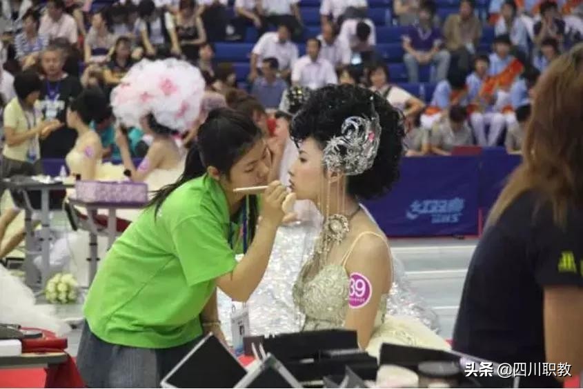 校园最美妆容，我们在成都塔子山附近的学校发现了