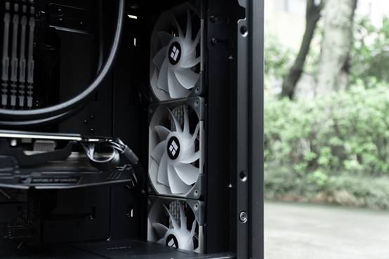 rogstrix雷鹰850g测评,rogstrix雷鹰550w