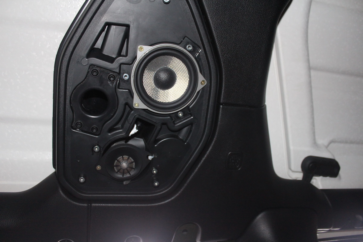 前后两分频8个喇叭,牧马人汽车音响升级方案