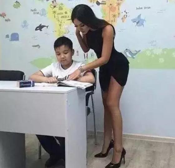 补课被叫停后，新兴行业应运而生，为避免中考分流妈妈豁出去了