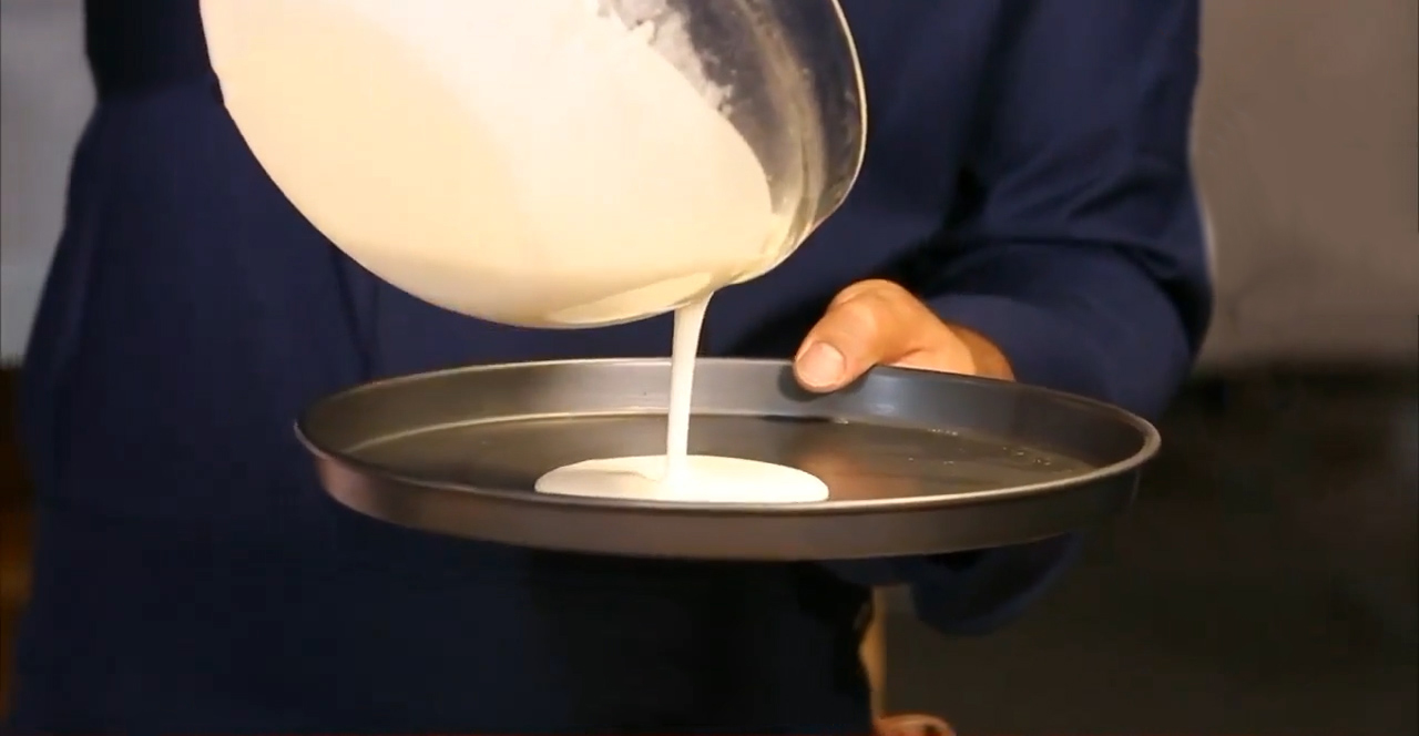 如何自制凉皮凉了也劲道,自制凉皮怎么做又滑又劲道