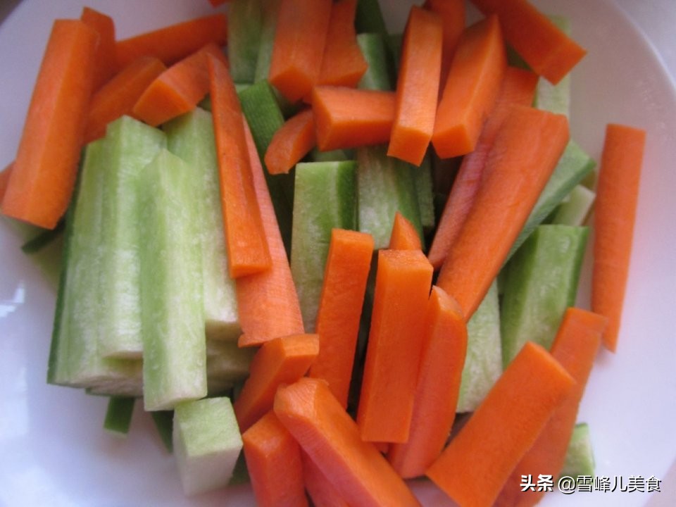 四川腌制酸菜第二天就能吃的方法,怎样腌的四川酸菜又快又酸