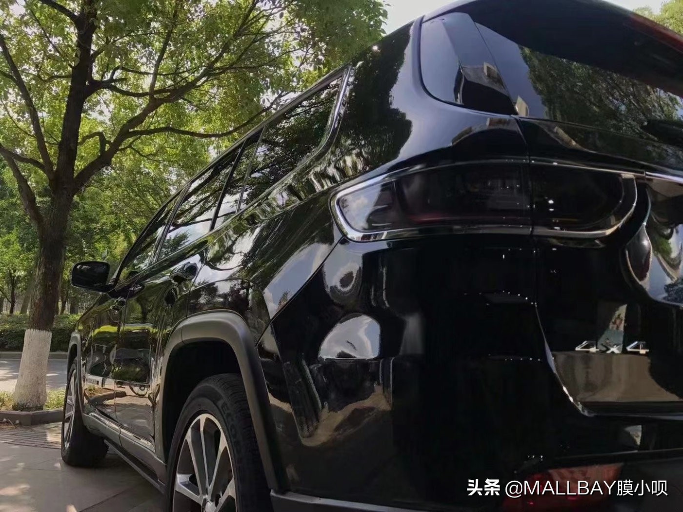 jeep大指挥官改色教程,jeep大指挥官镭色黑膜