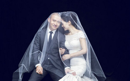 她18岁出道20岁成名却在22岁嫁人,她为了追星考上中戏