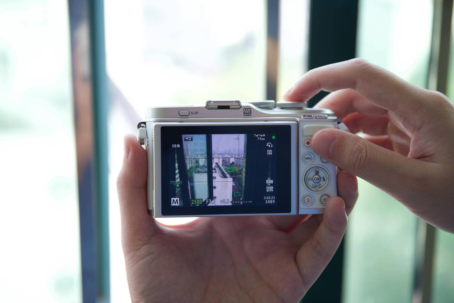 一台可以带出去的中画幅相机,奥林巴斯微单e-m10优缺点