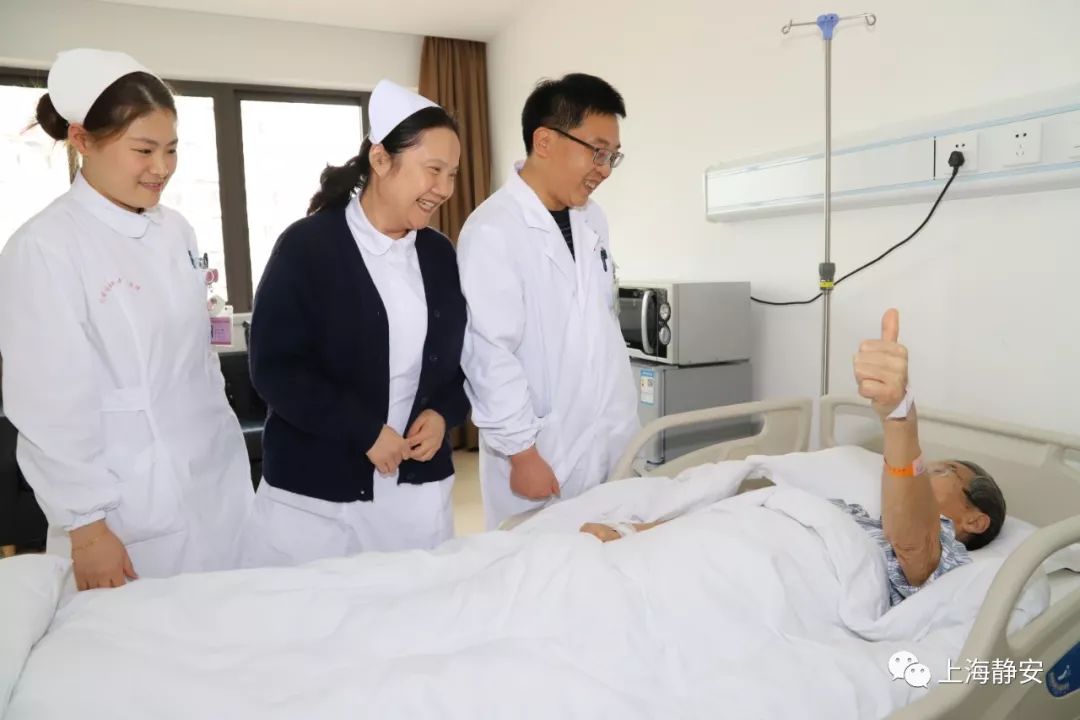 70岁大爷取出膀胱结石,大爷膀胱结石