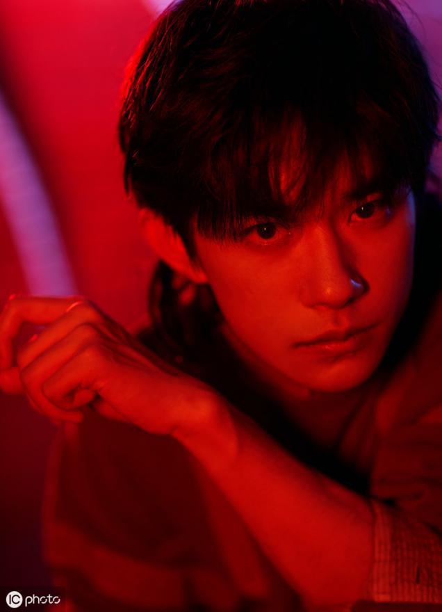 易烊千玺的第一个生日礼物,给闺蜜的生日礼物易烊千玺