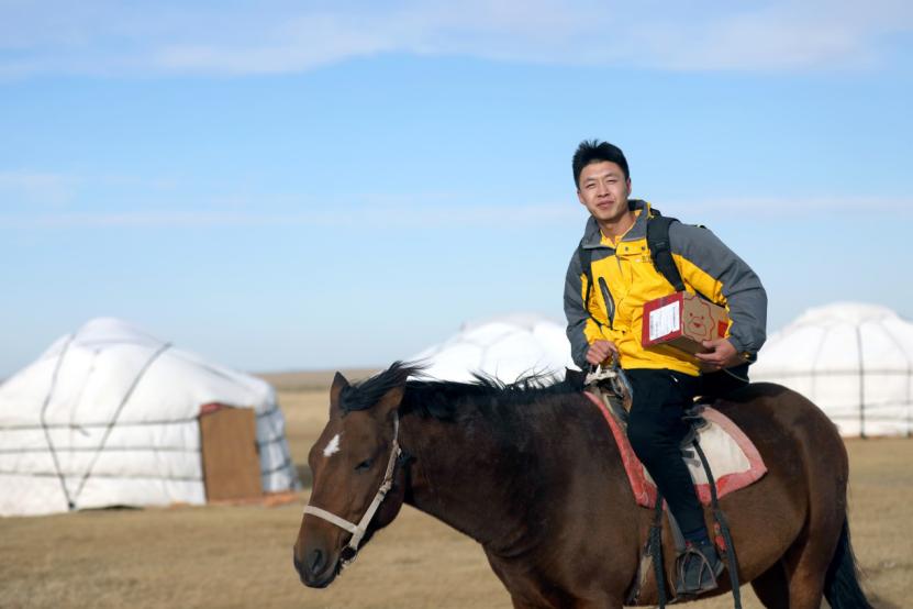 草原上的快递小哥,苏宁火箭小哥