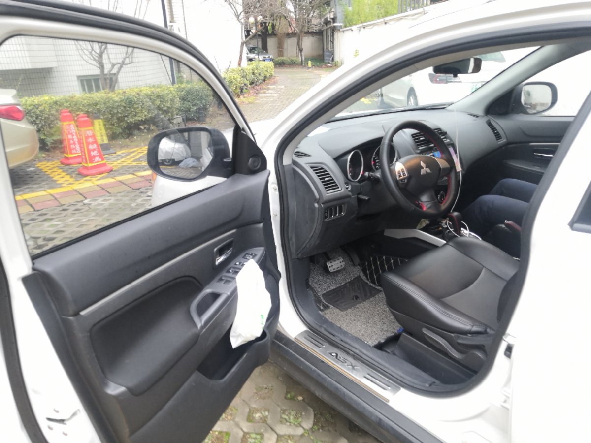 三菱asx劲炫2013款2.0lcvt两驱精英版,三菱劲炫asx一公里多少油钱