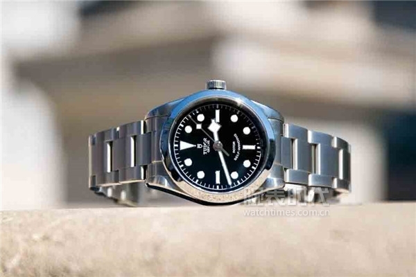 帝舵男士大表盘带钻手表价格,表径36帝舵手表男上手效果