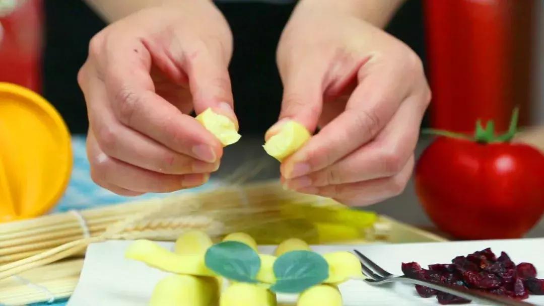 婴儿零食配料表有什么不可以吃的 (宝宝辅食零食必须现做现吃吗)