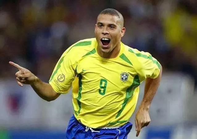 球王贝利过9人,球王贝利在世界足坛的成就与地位