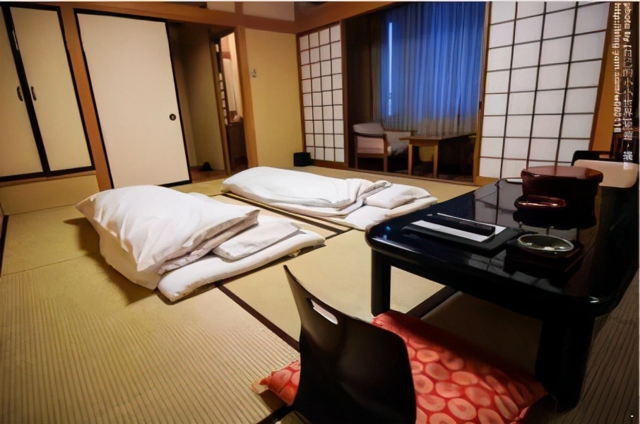 导游:到日本后,不要给半夜敲门的女孩开门,不听劝的等着后悔吧