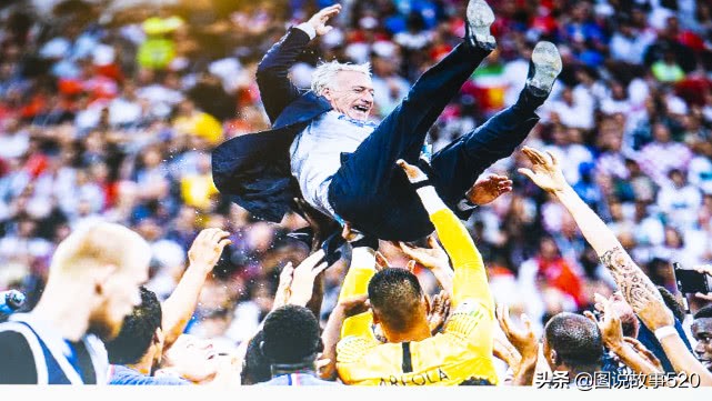 探秘国内首家足球酒店，满眼是足球，美食“跑鞋”装