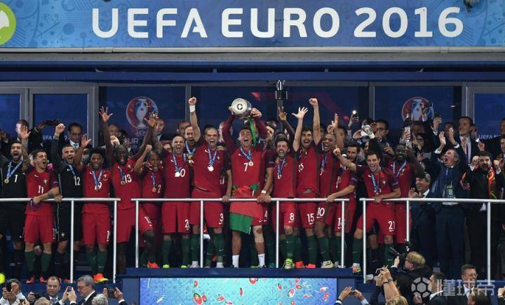 c罗进点球本泽马情不自禁庆祝,c罗进点球