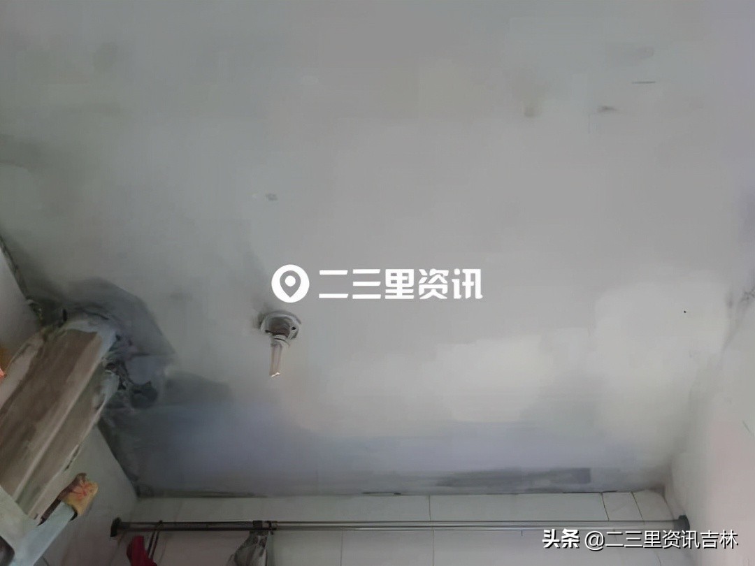 楼顶漏水物业修了好几次还是漏,屋顶漏水找物业没人修该怎么办