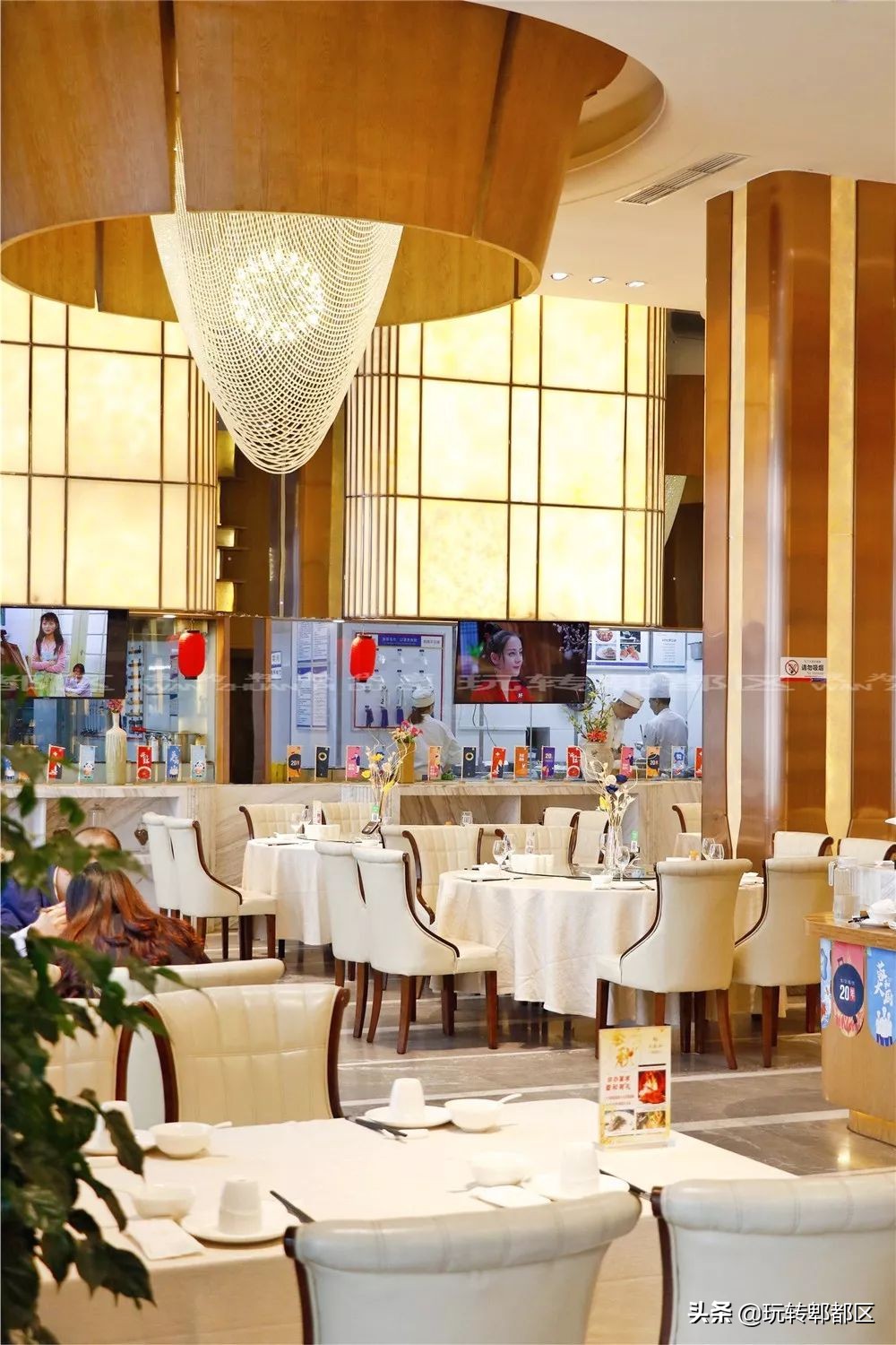 北有全聚德，南有兰烤鸭！云南小刀鸭入驻大蓉和，惹火郫都吃货圈