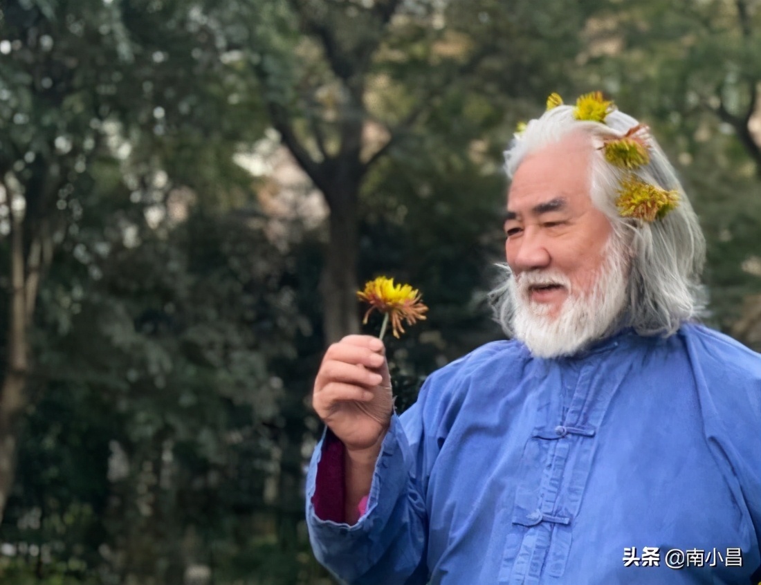 张纪中天天秀恩爱撒狗粮,张纪中和娇妻秀恩爱被吐槽辣眼睛