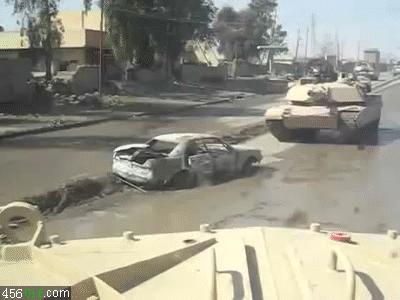 一炮炸坦克视频,一炮击穿战舰的坦克