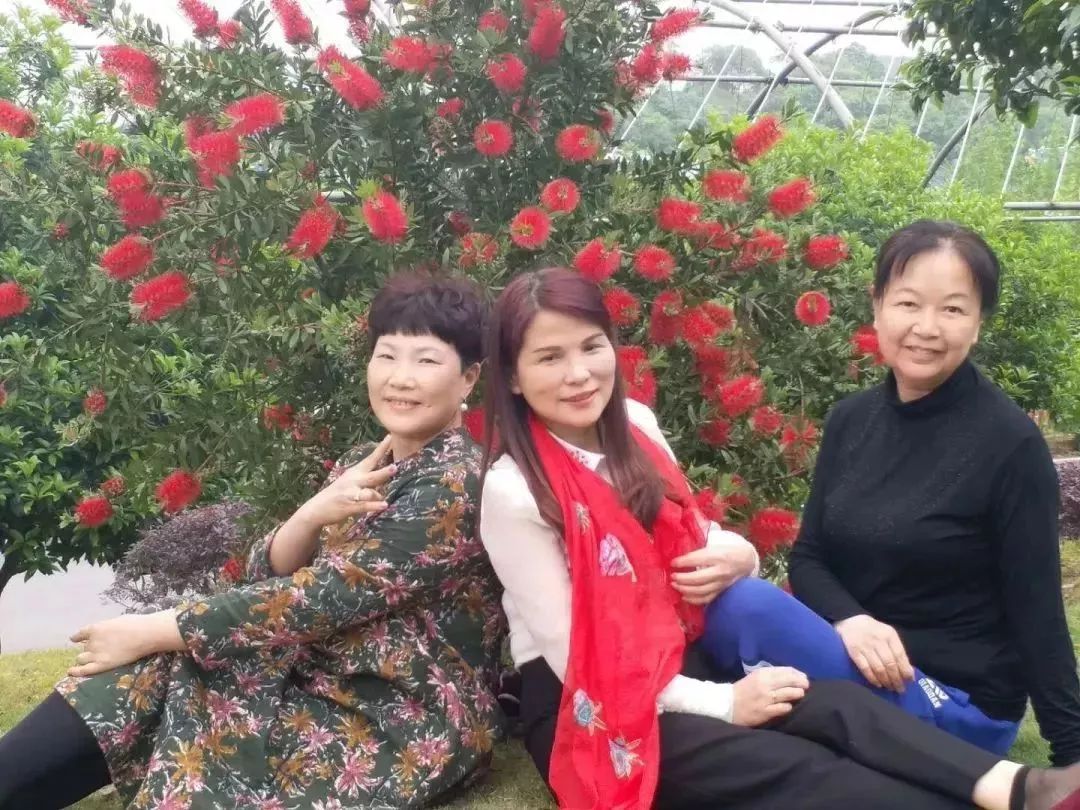 中国大妈拍照十大姿势抖音,中国大妈丝巾拍照姿势