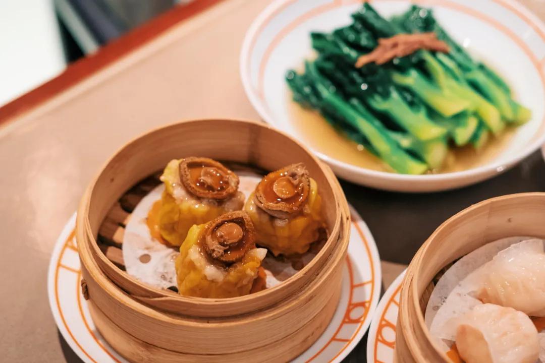 200块钱住北京,200块住酒店吃大餐