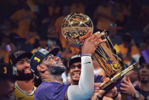 室外篮球板用什么板材,篮球板塑胶