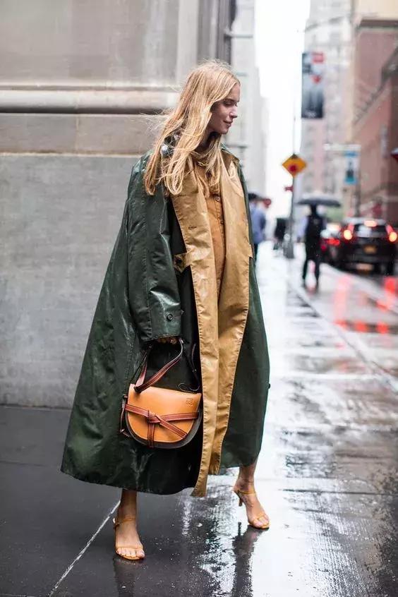 问江南“晴为何物”，你见过这些时尚品牌的雨衣、雨靴吗？