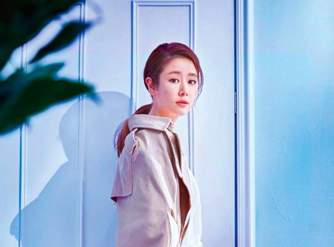 林心如穿露肩礼服,林心如惹争议穿紧身衣出席活动