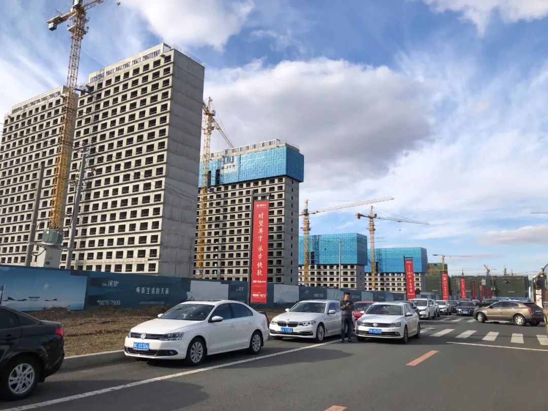 别再黑北湖没人了，停车位都找不着