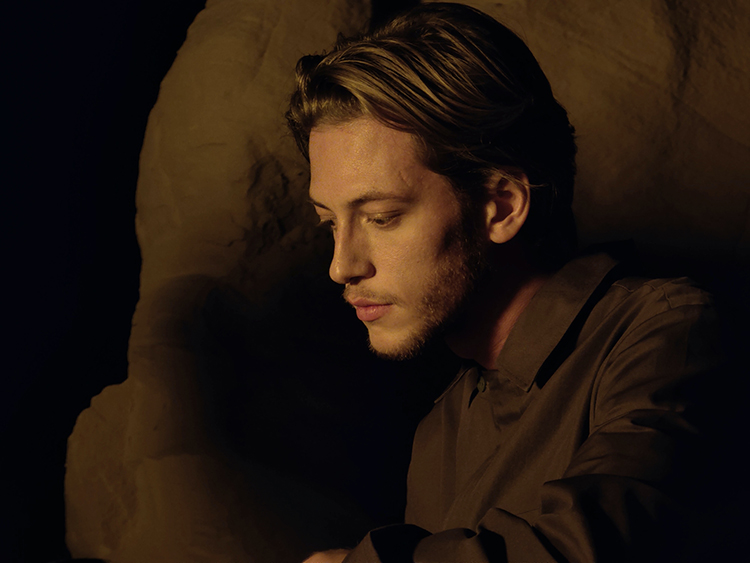 最清晰的逆光拍照手机,比较适合拍照摄影的手机